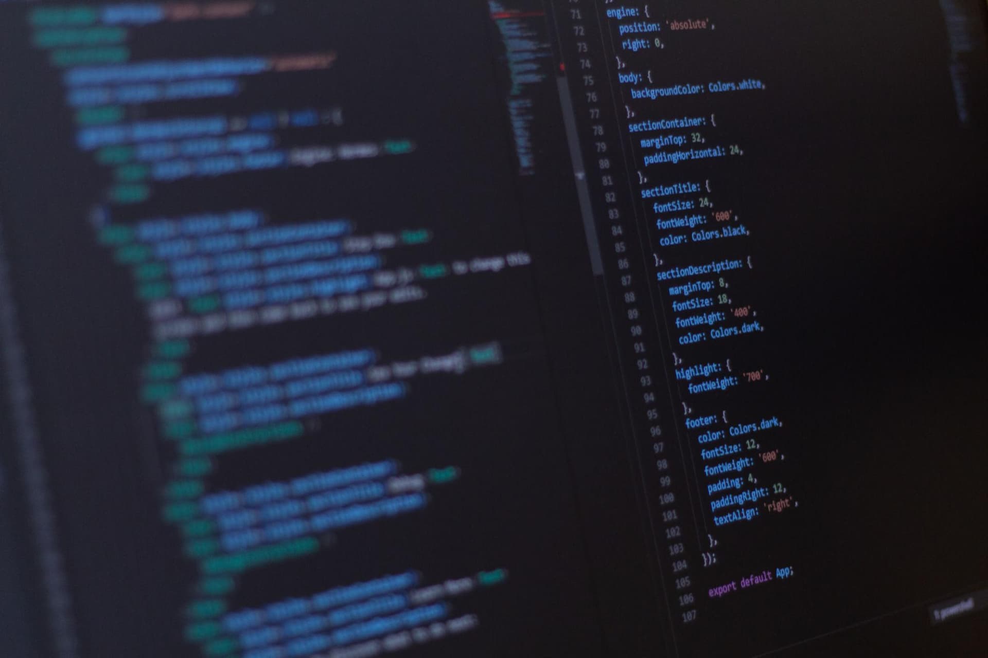 desenvolvedor trabalhando com código